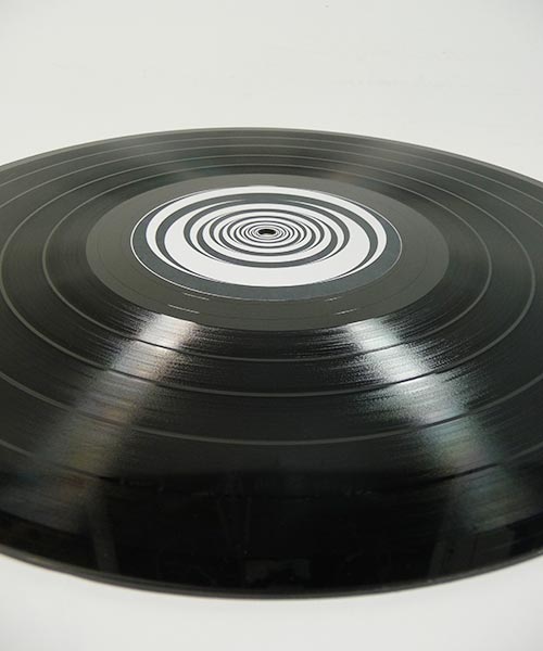 Vinyle noir avec macarons personnalisés